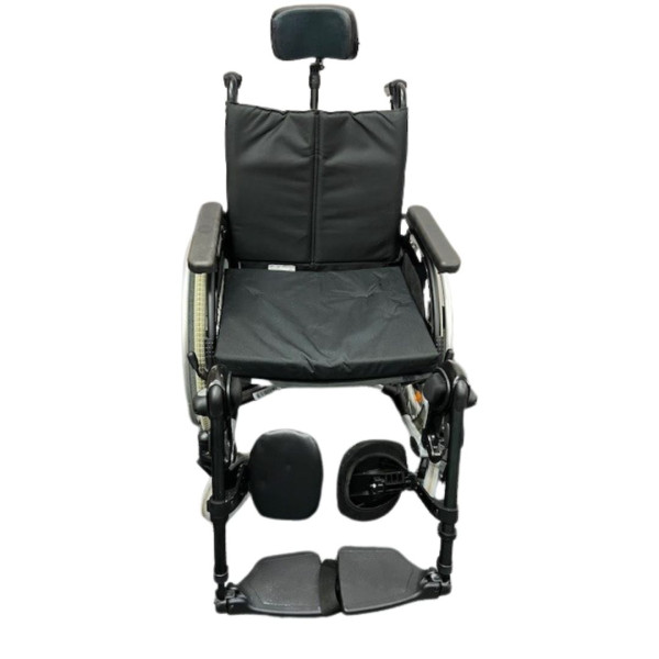 Manual wheelchair - Self Propelled Brezzy with headrest and elevating leg rests EQ6230